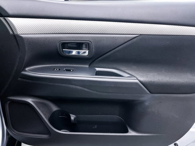 Used 2017 Mitsubishi Outlander ES image 28