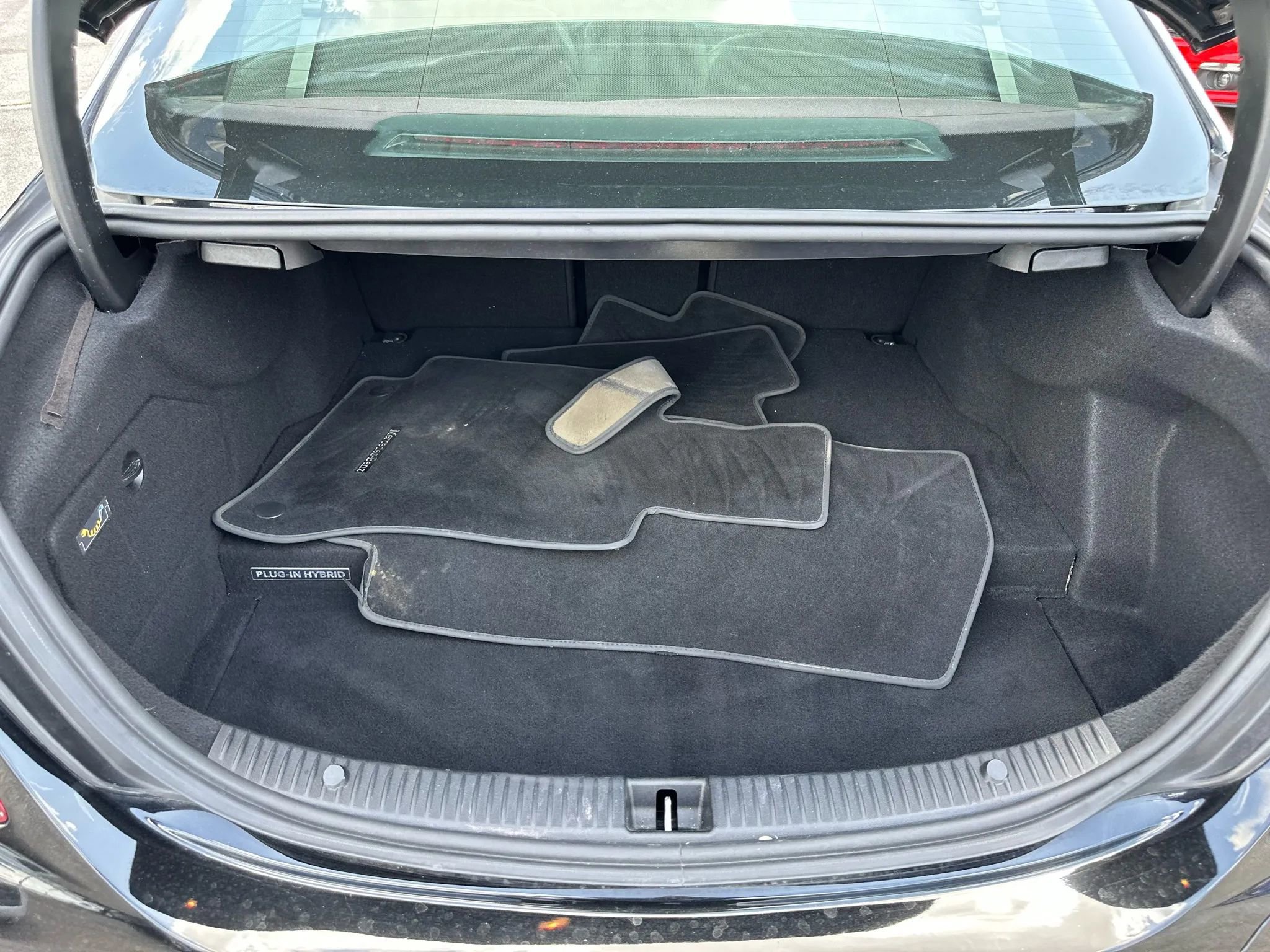 Used 2018 Mercedes-Benz C 350e Sedan w/ Premium Package image 18