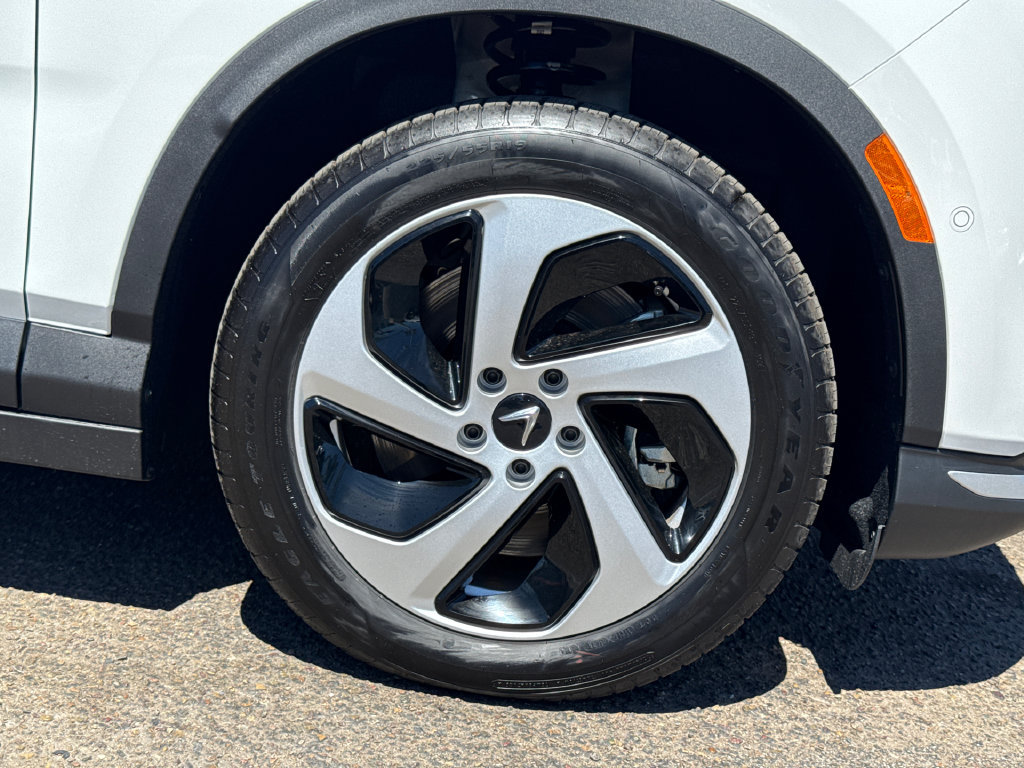 New 2027 VinFast VF 8 Eco AWD/4WD image 7