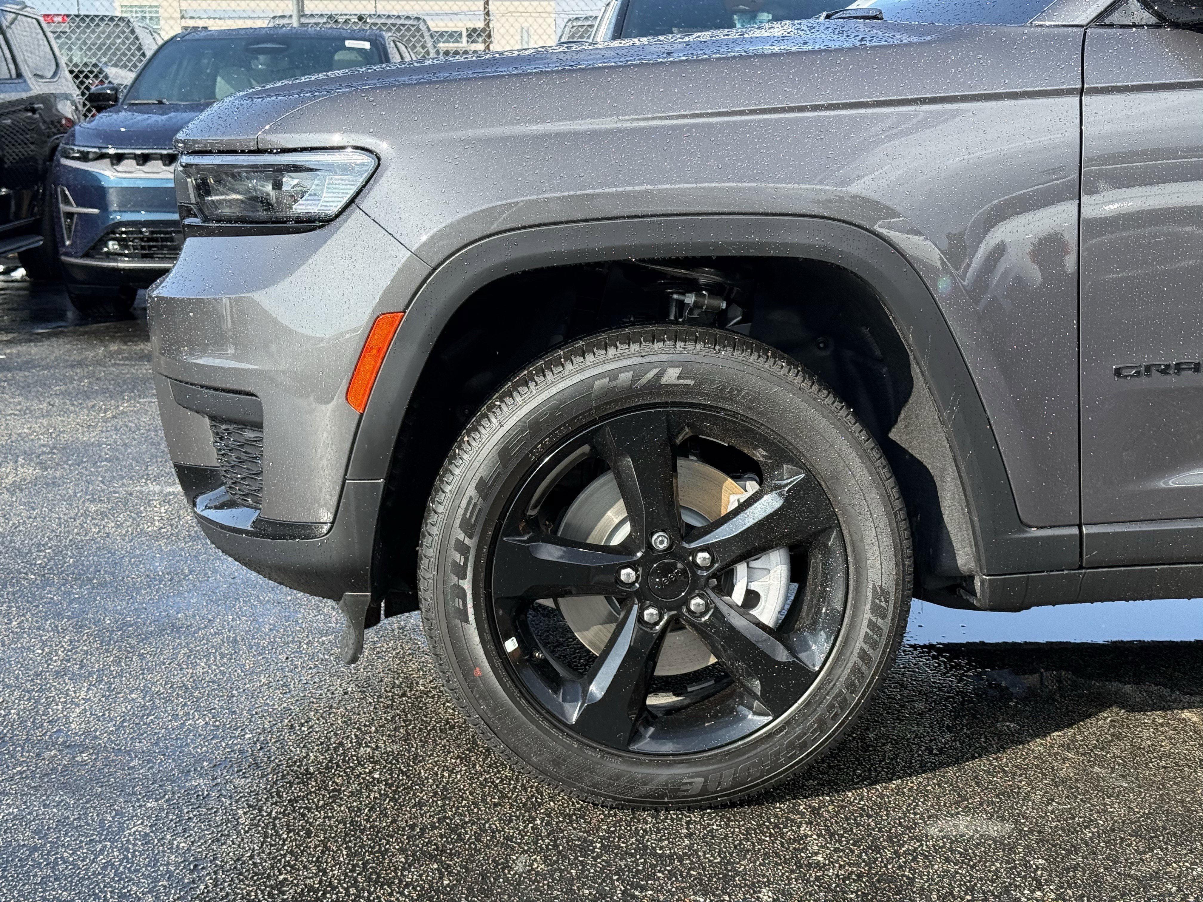 New 2025 Jeep Grand Cherokee L Altitude image 9