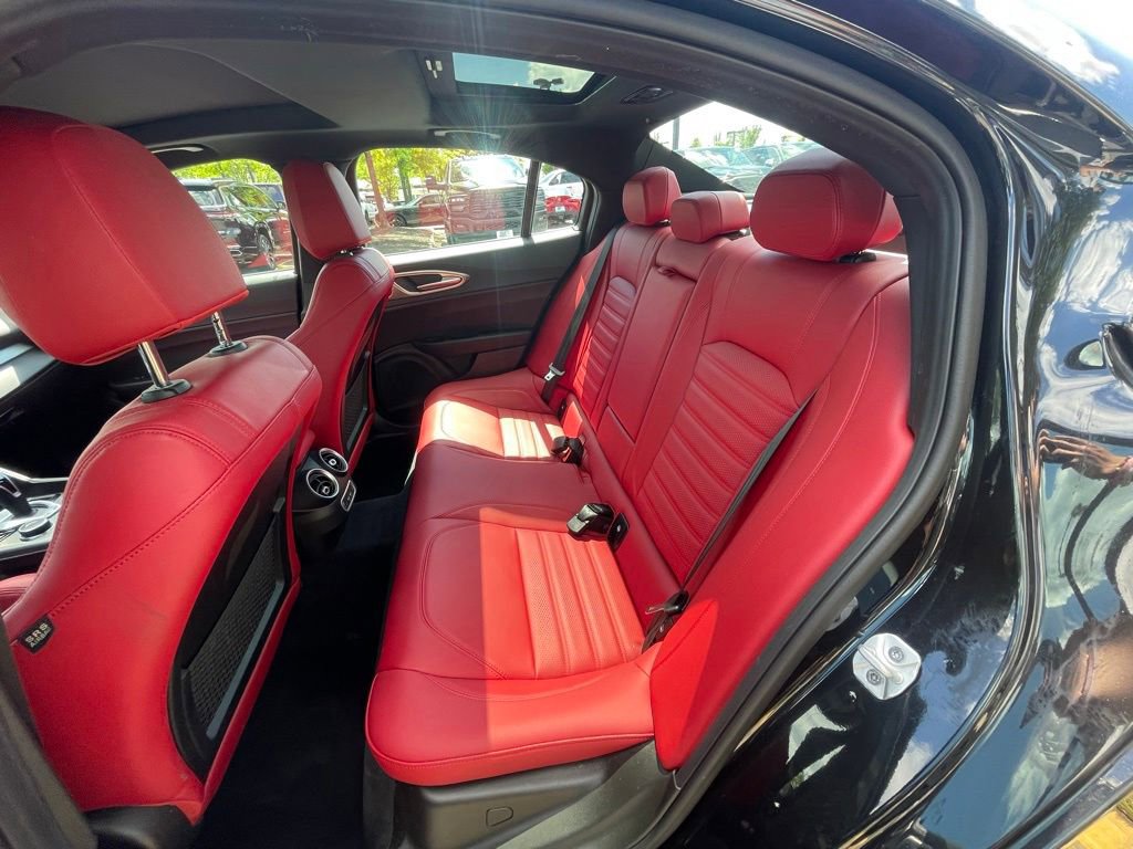 Used 2024 Alfa Romeo Giulia Veloce AWD/4WD image 19