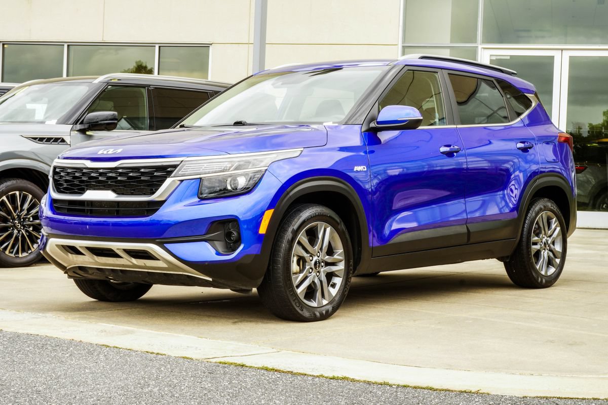 Used 2023 Kia Seltos S w/ Navigation Package AWD/4WD image 8