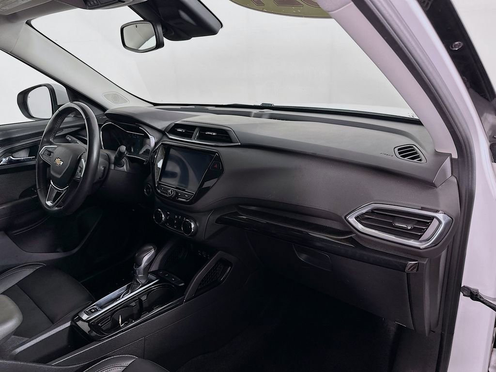 Used 2021 Chevrolet TrailBlazer LT w/ Premium Seating Package FWD image 37