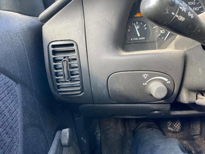 Used 2001 Saturn S-Series SL2 image 33