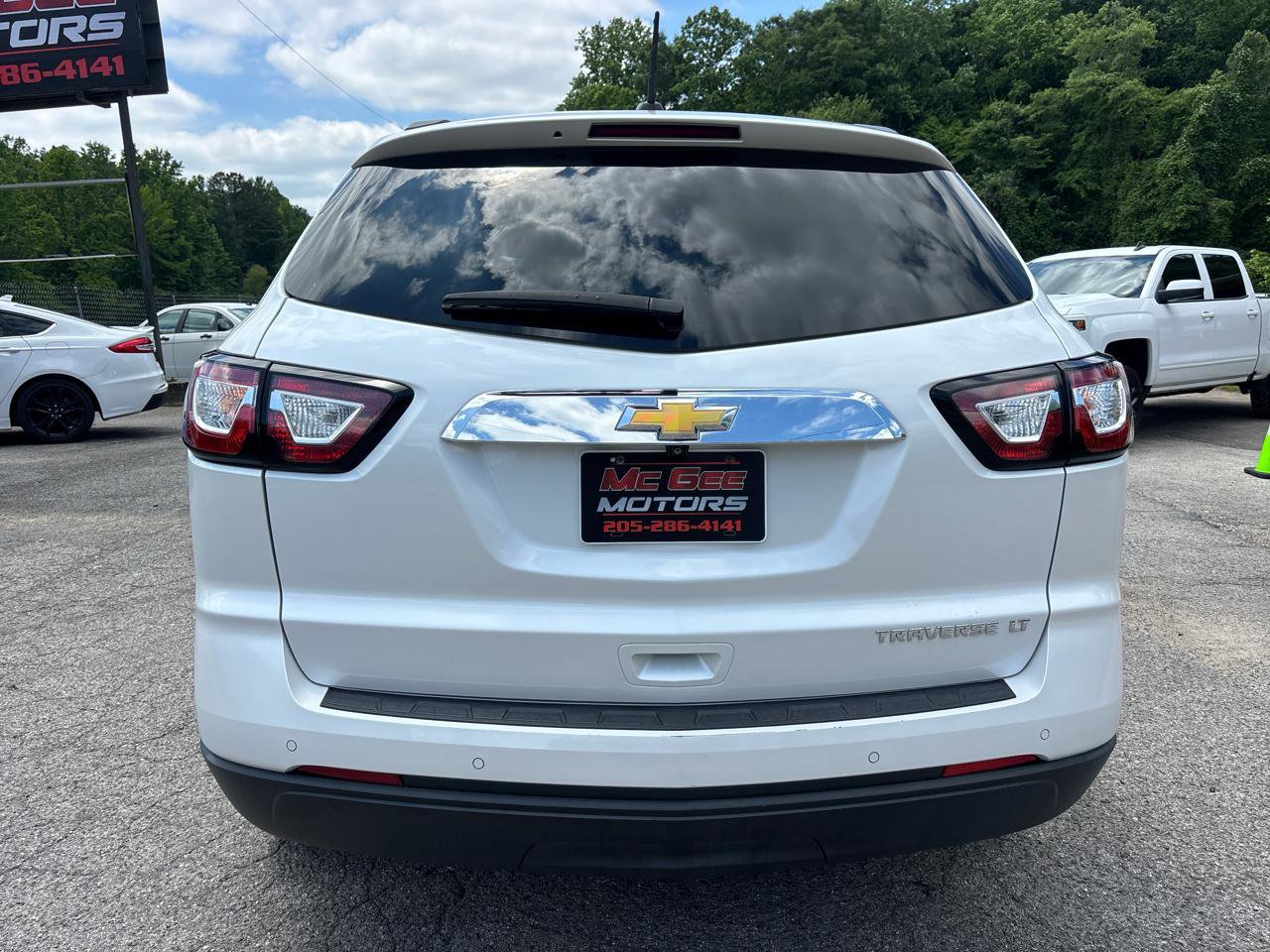 Used 2016 Chevrolet Traverse LT w/ Style and Technology Package FWD image 4