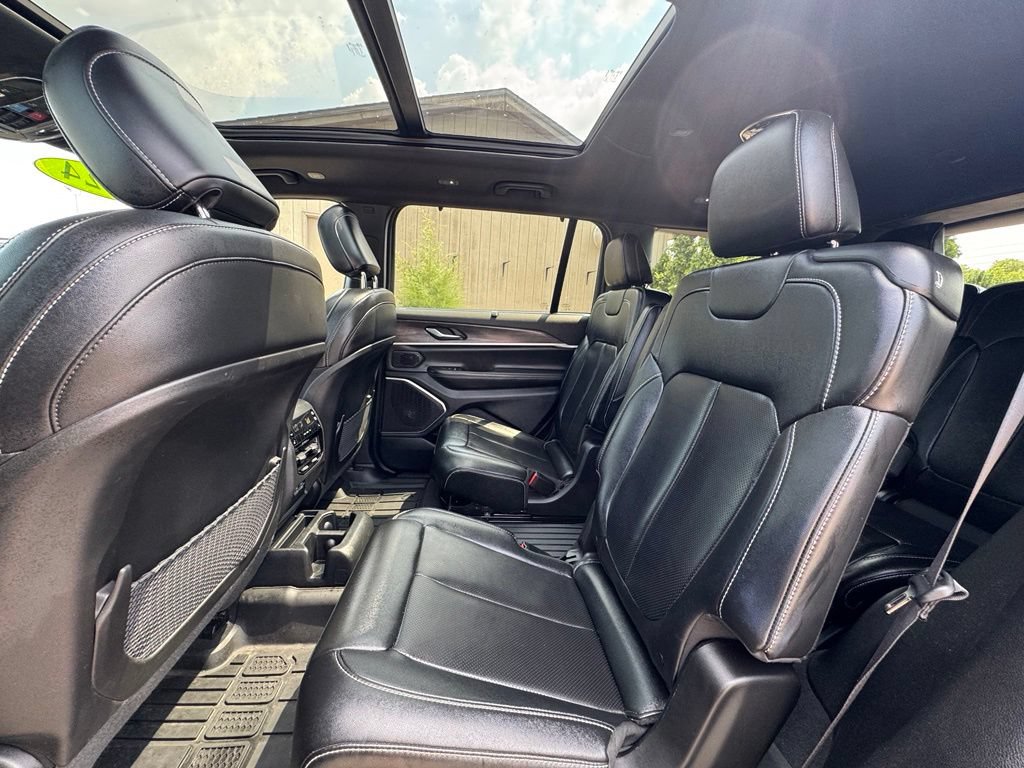 Used 2024 Jeep Grand Cherokee L Limited w/ Luxury Tech Group II AWD/4WD image 33