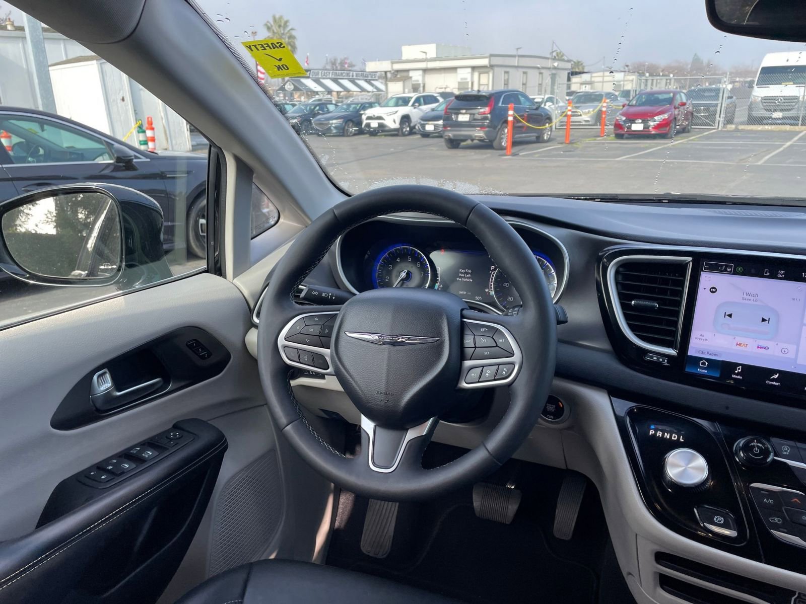 Used 2024 Chrysler Pacifica Touring-L image 37