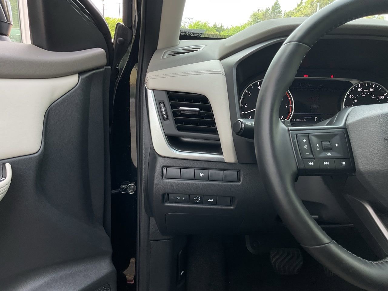 Used 2025 Nissan Rogue SV FWD image 25