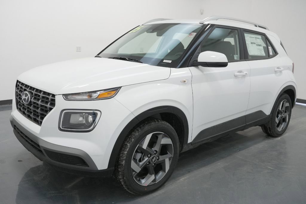 New 2025 Hyundai Venue SEL image 14