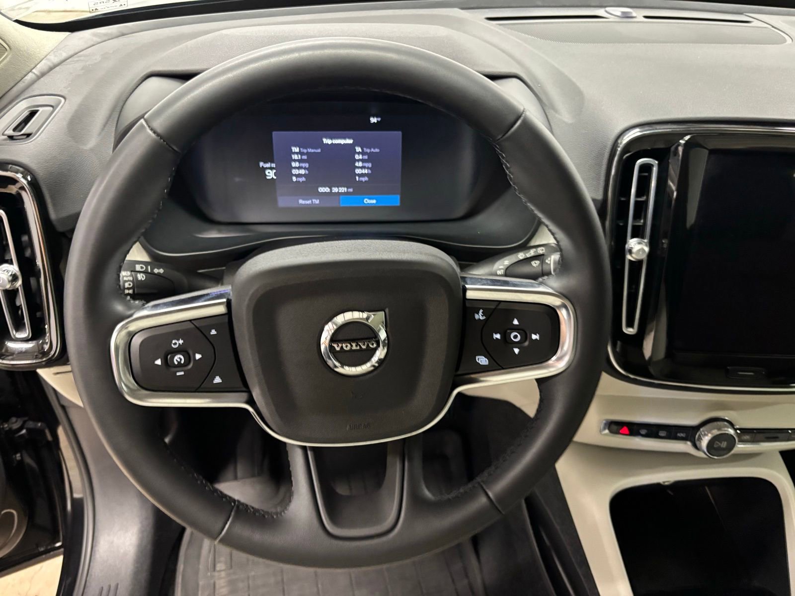 Used 2023 Volvo XC40 B5 Plus w/ Driver Assist Package AWD/4WD image 16