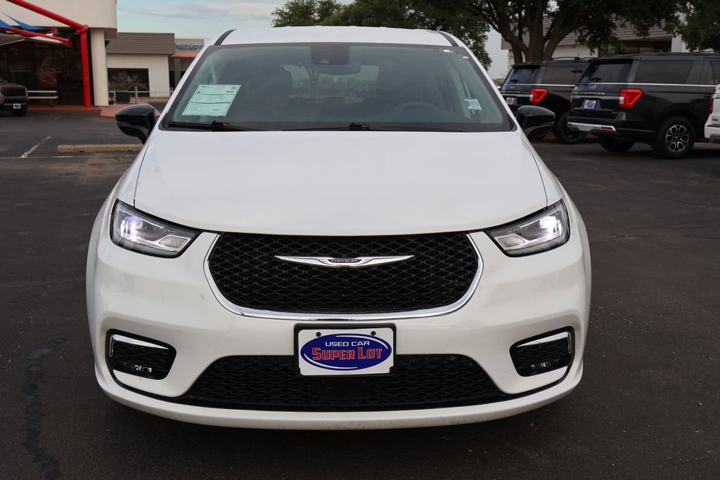 Used 2024 Chrysler Pacifica Touring-L FWD image 10