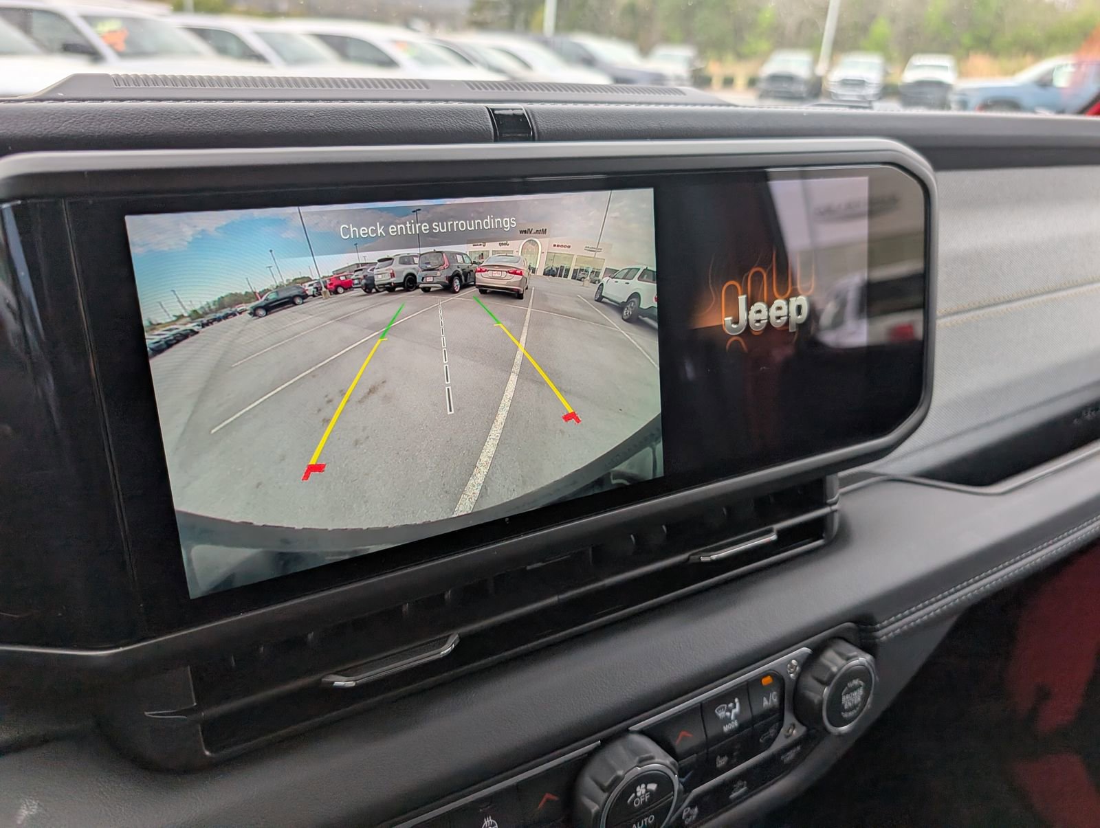 Used 2025 Jeep Wrangler Unlimited Sahara w/ Safety Group image 17