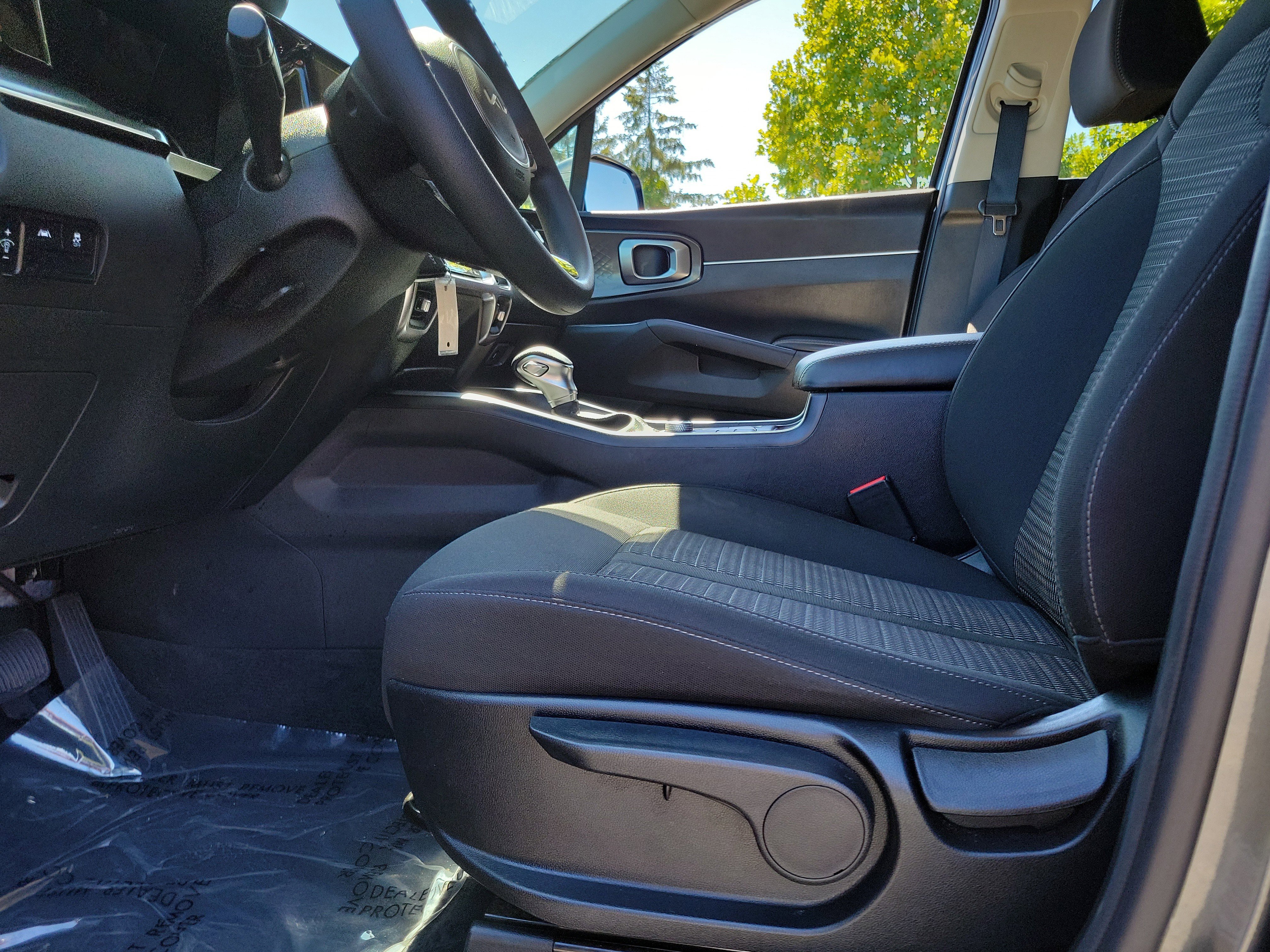 Used 2023 Kia Sorento LX image 16