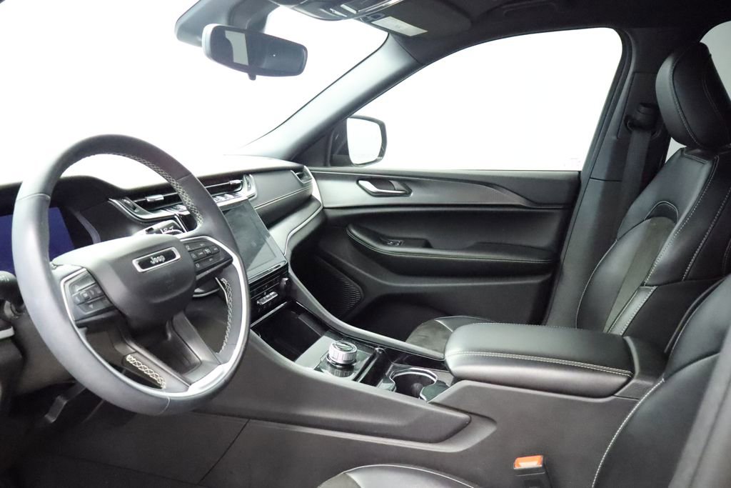 Used 2023 Jeep Grand Cherokee L Laredo image 28