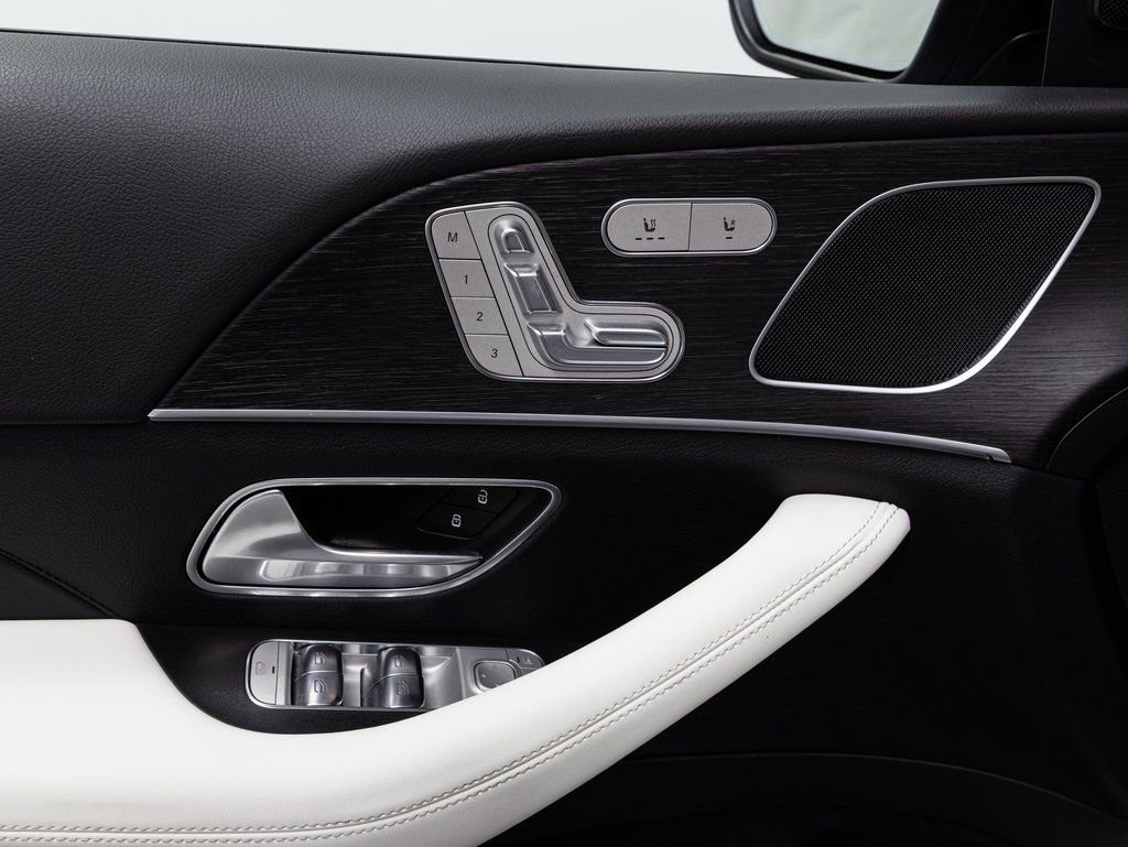 Certified 2025 Mercedes-Benz GLE 450e 4MATIC w/ AMG Line Interior image 6