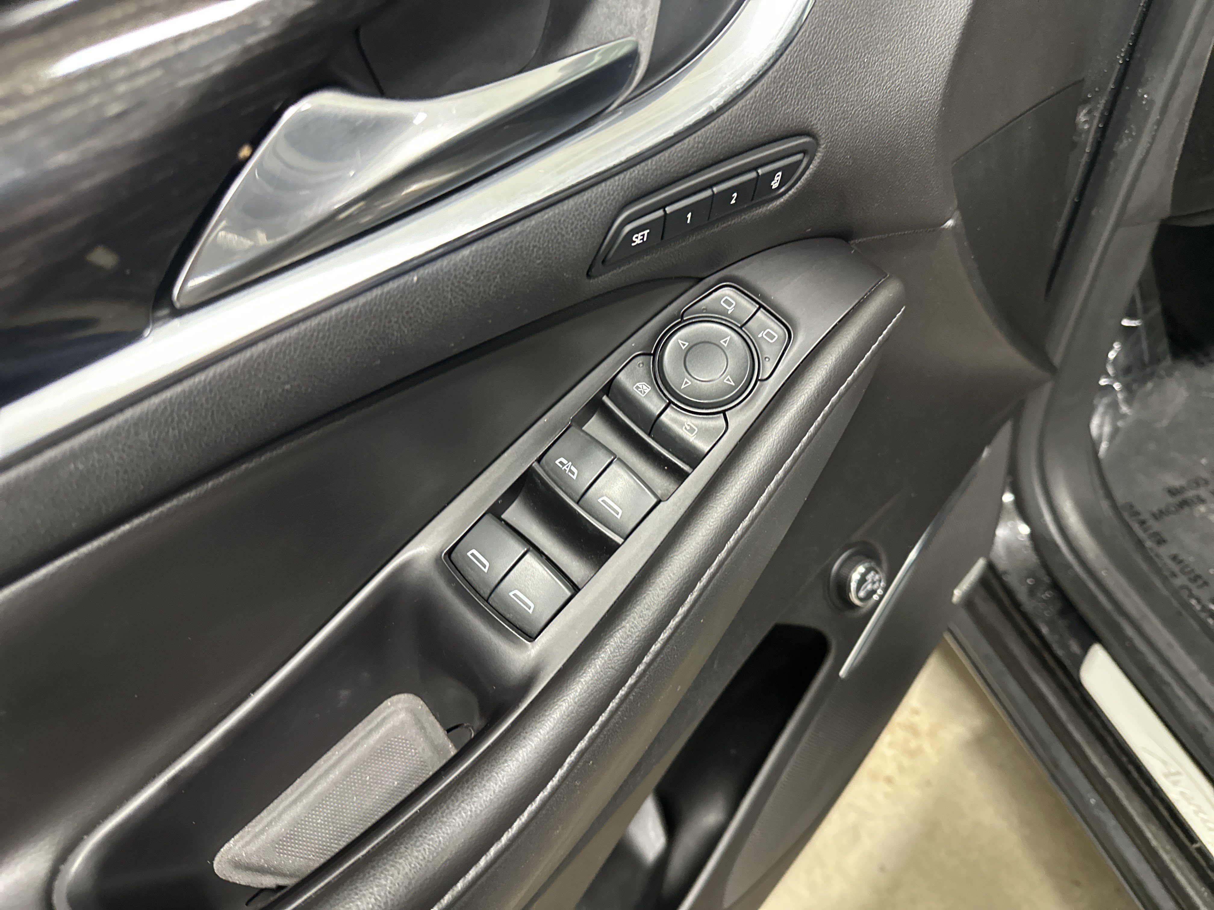 Used 2019 Buick Enclave Avenir w/ Avenir Technology Package AWD/4WD image 15