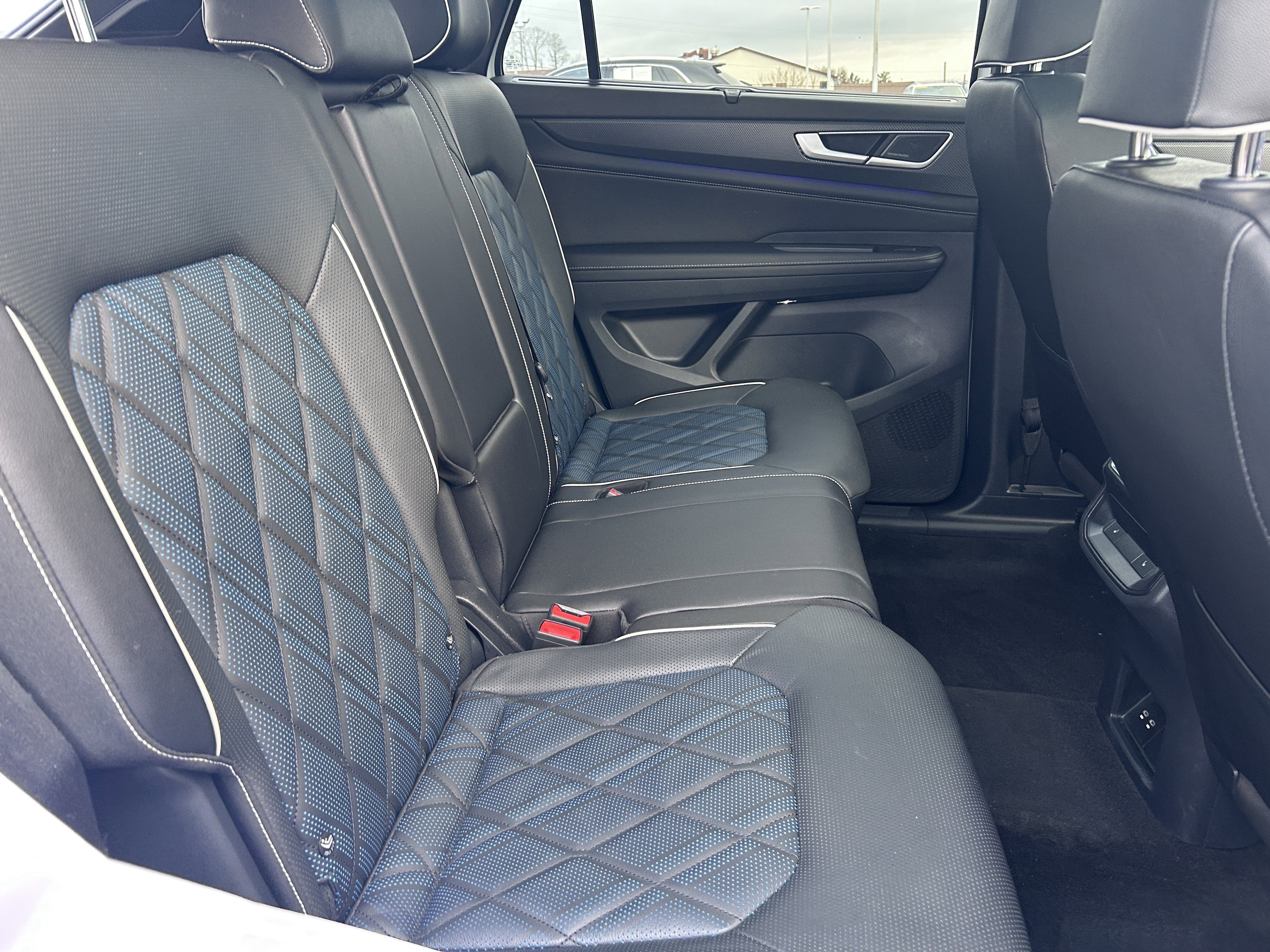 Certified 2024 Volkswagen Atlas Cross Sport SEL Premium R-Line AWD/4WD image 27