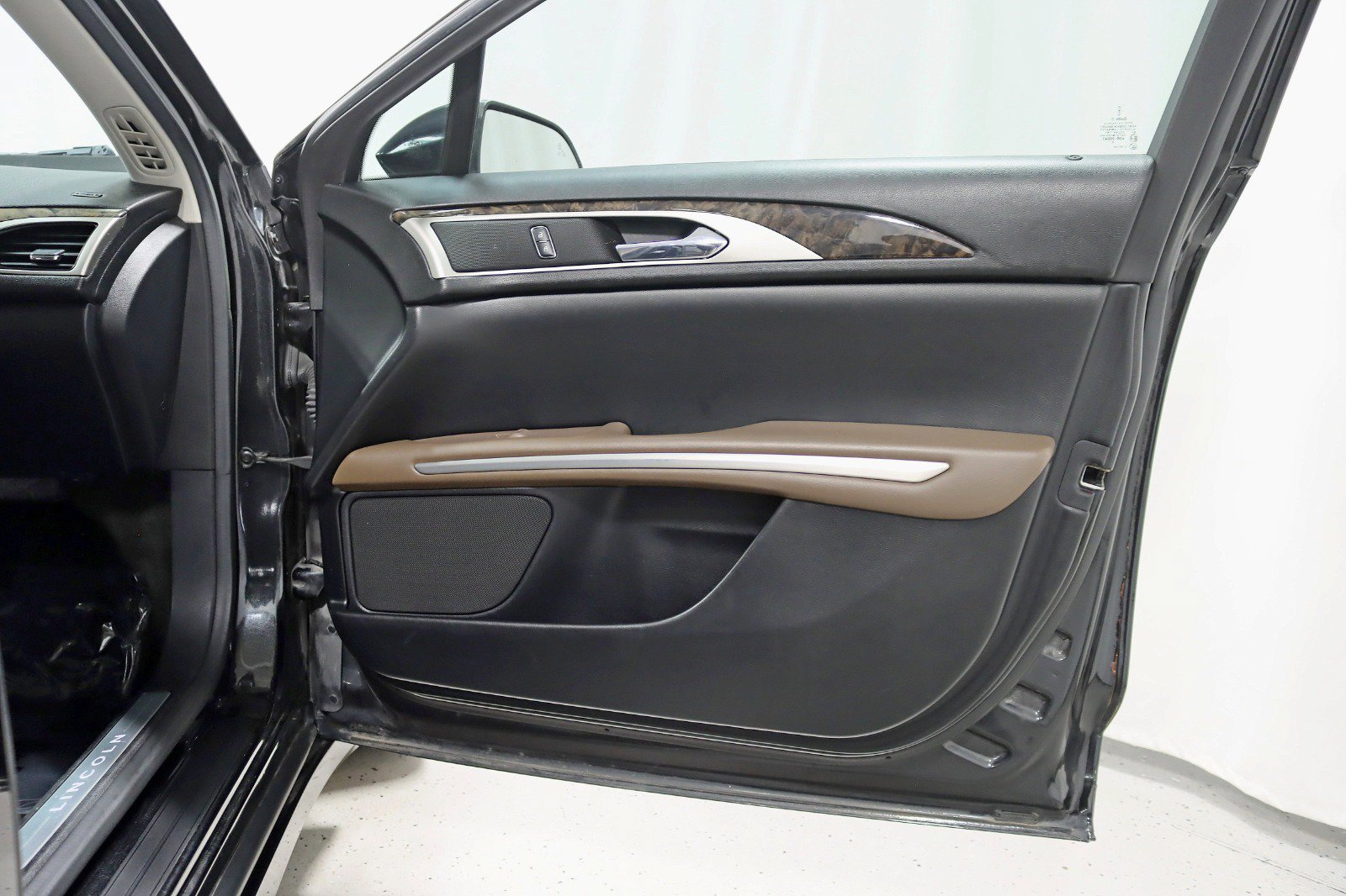 Used 2015 Lincoln MKZ AWD w/ Equipment Group 102A Reserve image 25
