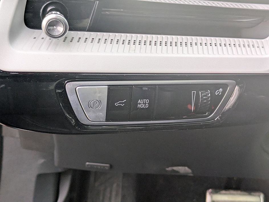 New 2025 Cadillac Optiq Luxury 2 AWD/4WD image 15