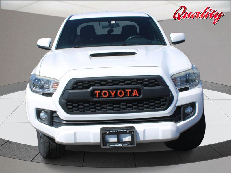 Used 2017 Toyota Tacoma TRD Sport w/ Tow Package image 10