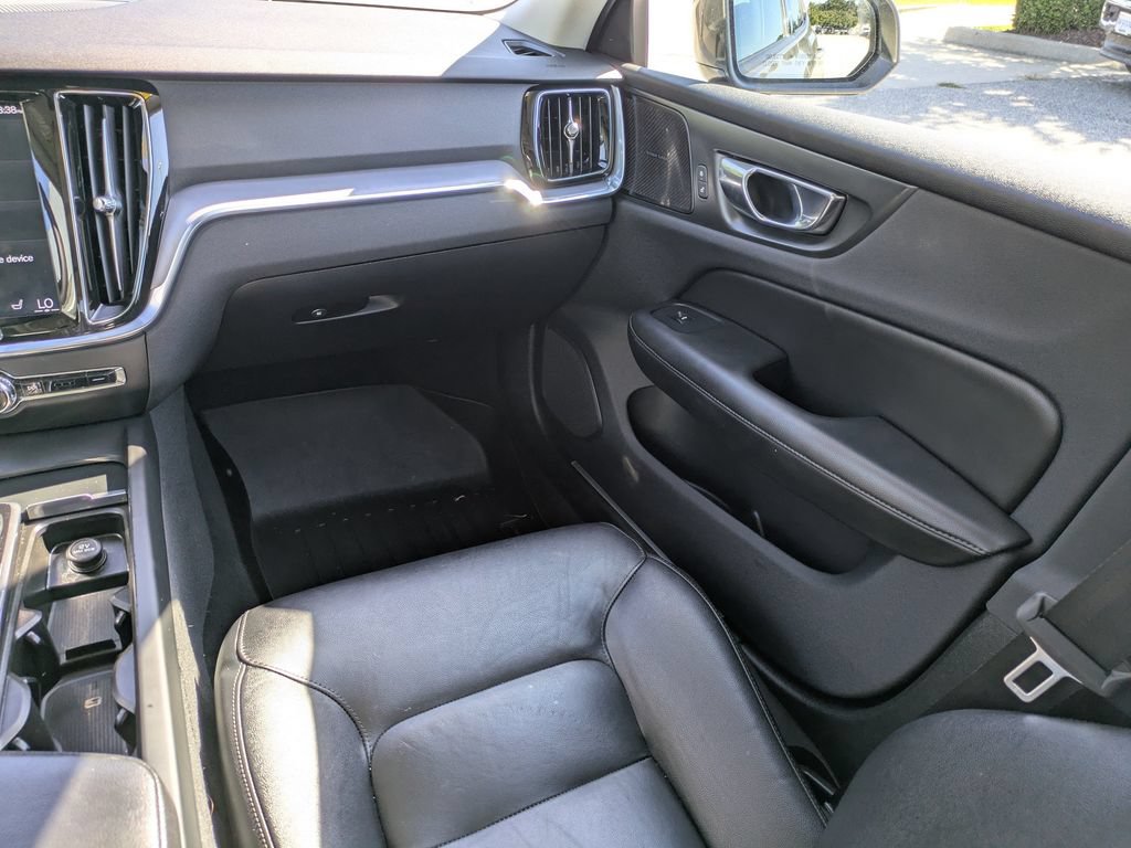 Used 2019 Volvo S60 T6 Momentum w/ Multimedia Package AWD/4WD image 16