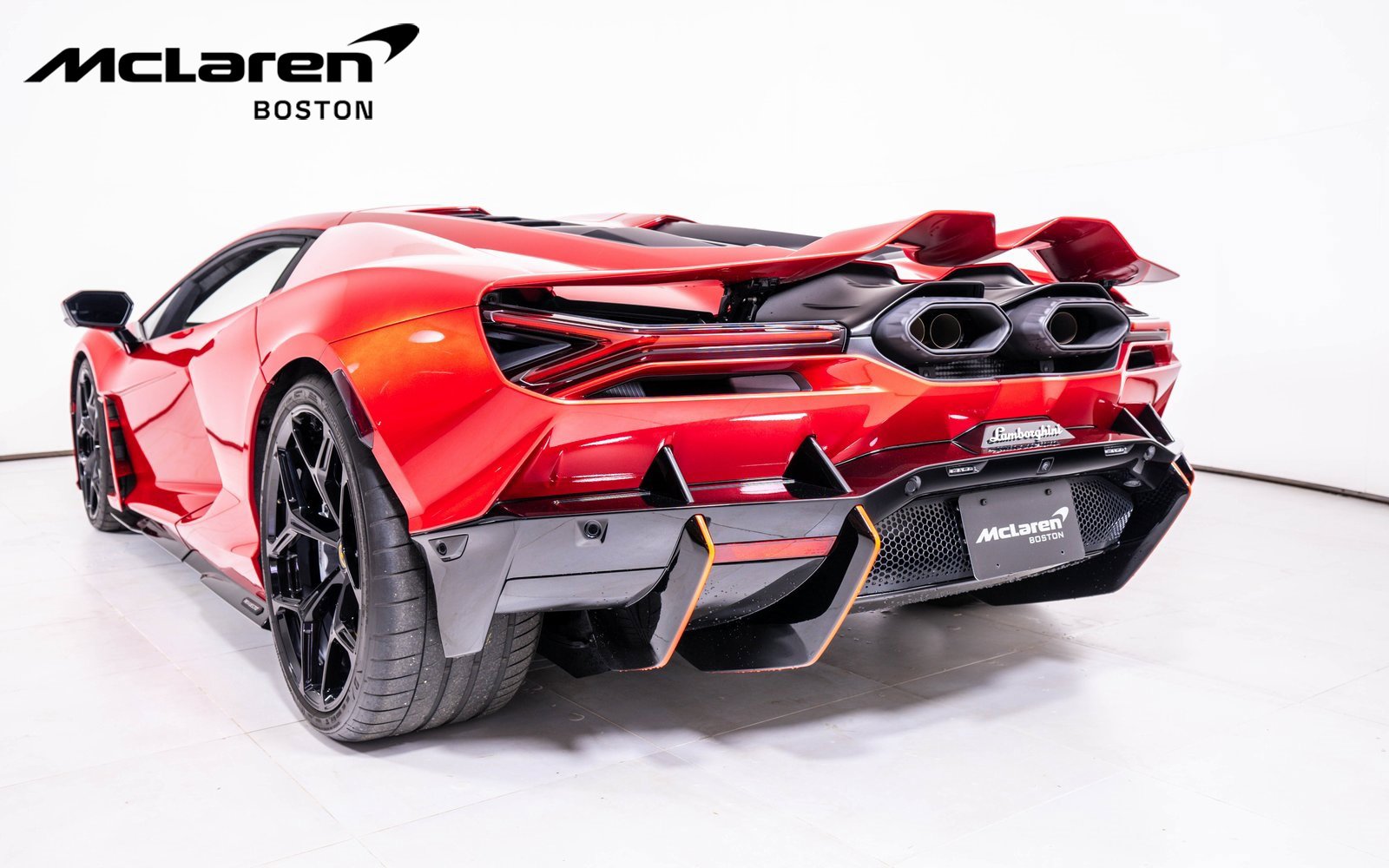 Used 2024 Lamborghini Revuelto image 11