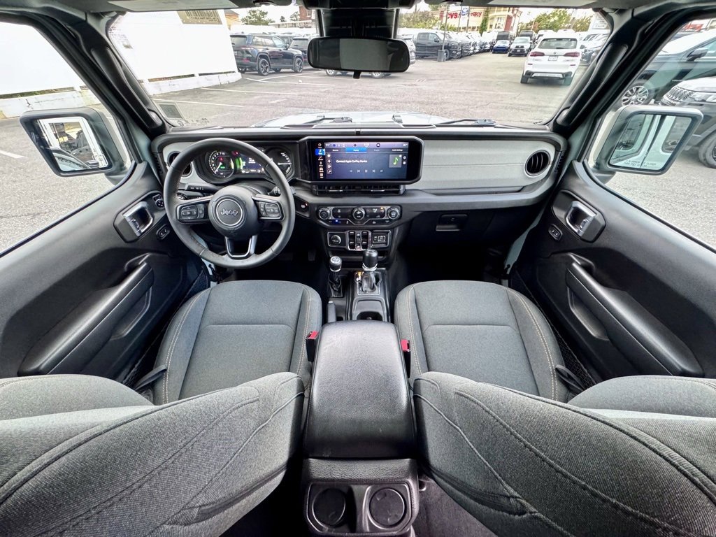 Used 2024 Jeep Wrangler Unlimited image 23