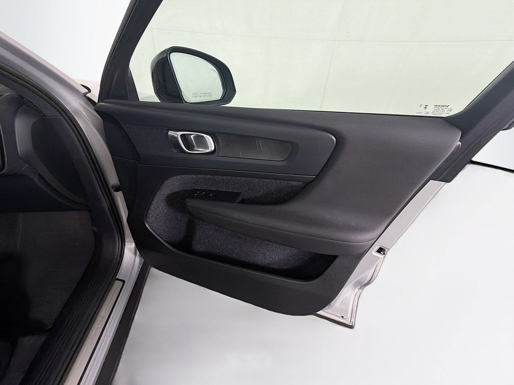Used 2023 Volvo XC40 Recharge Plus AWD/4WD image 33