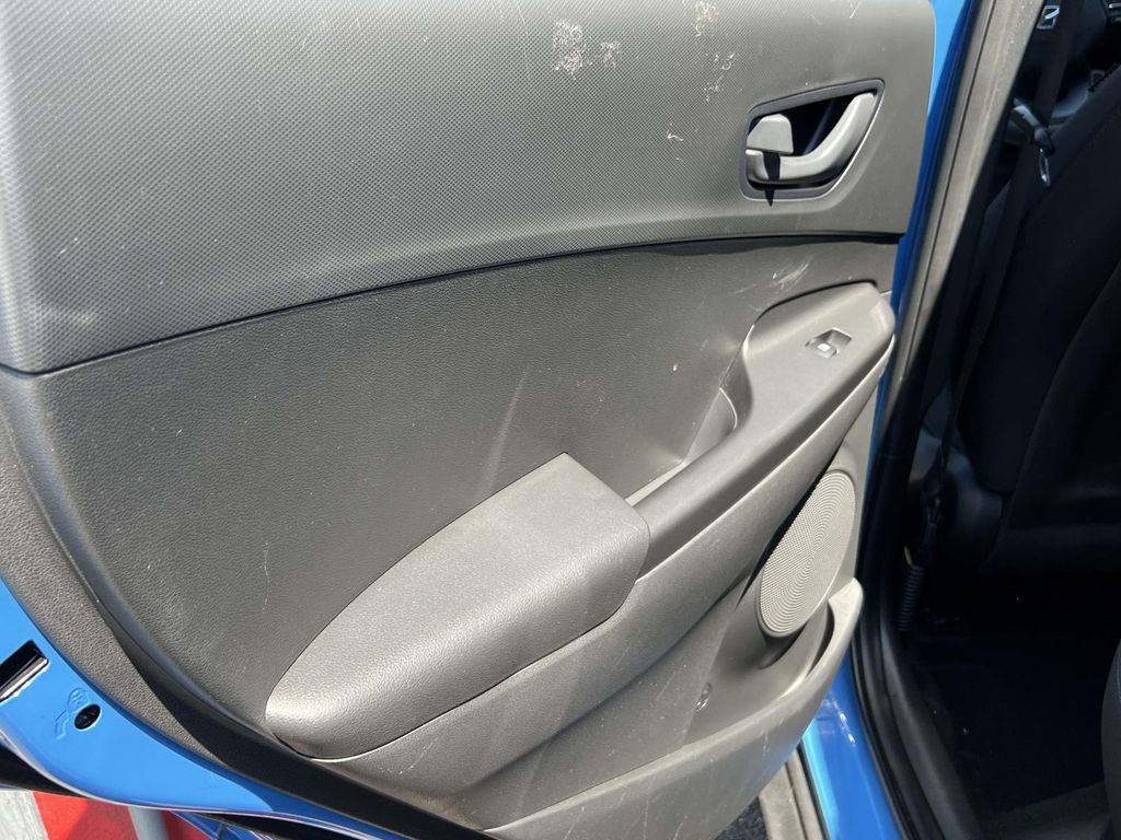 Certified 2023 Hyundai Kona SEL AWD/4WD image 12