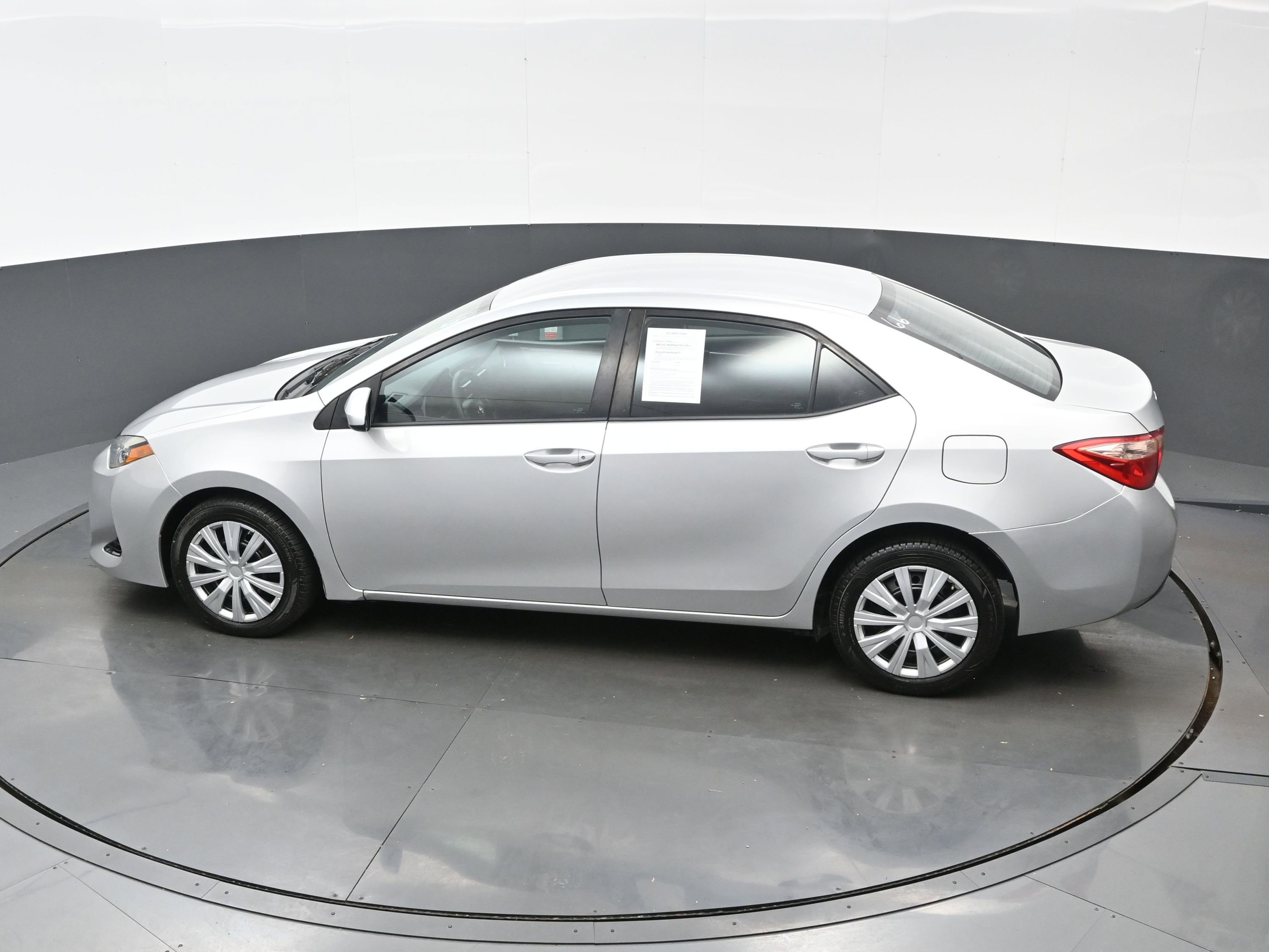 Used 2019 Toyota Corolla LE image 31