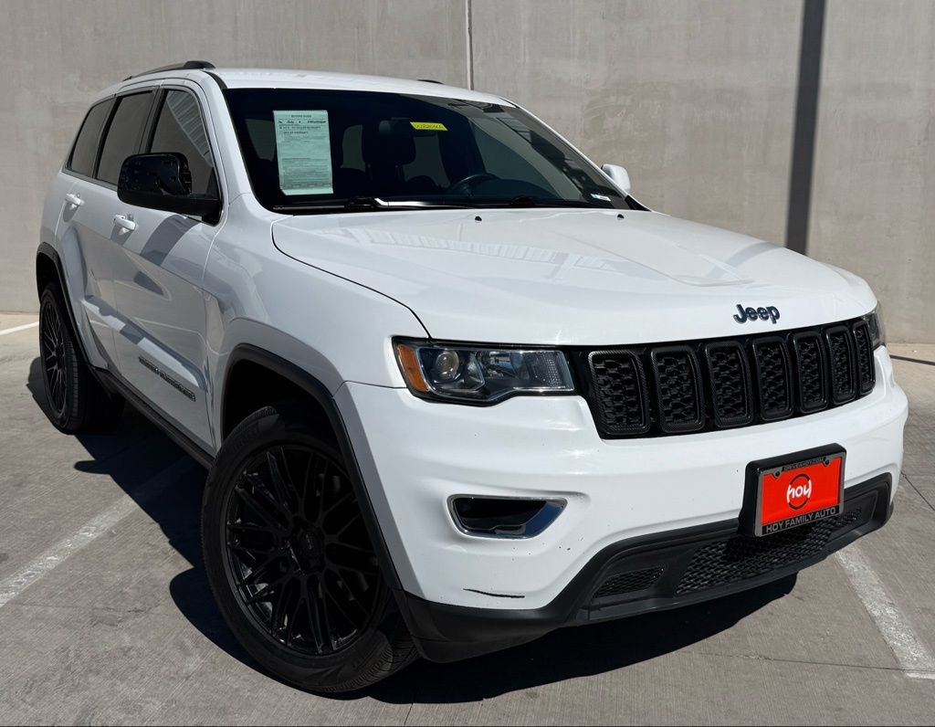 Used 2021 Jeep Grand Cherokee Laredo image 1