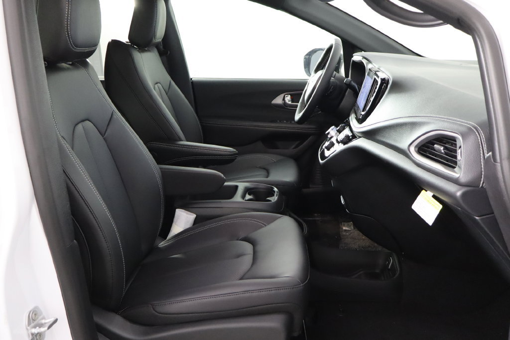 New 2026 Chrysler Pacifica Select FWD image 21