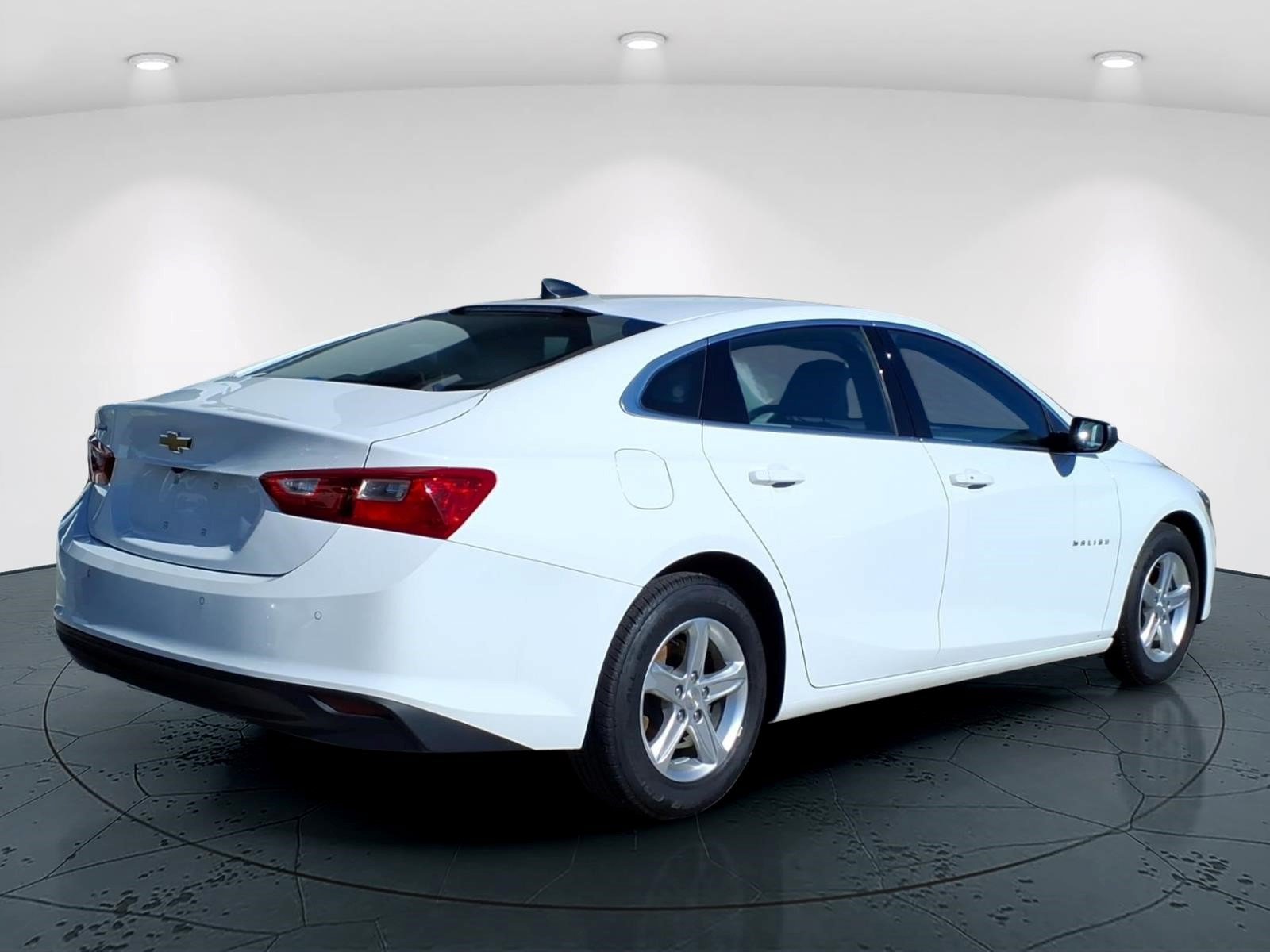 Used 2022 Chevrolet Malibu LS w/ Driver Confidence Package FWD image 3