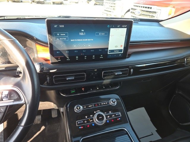 Used 2023 Lincoln Nautilus Reserve image 12