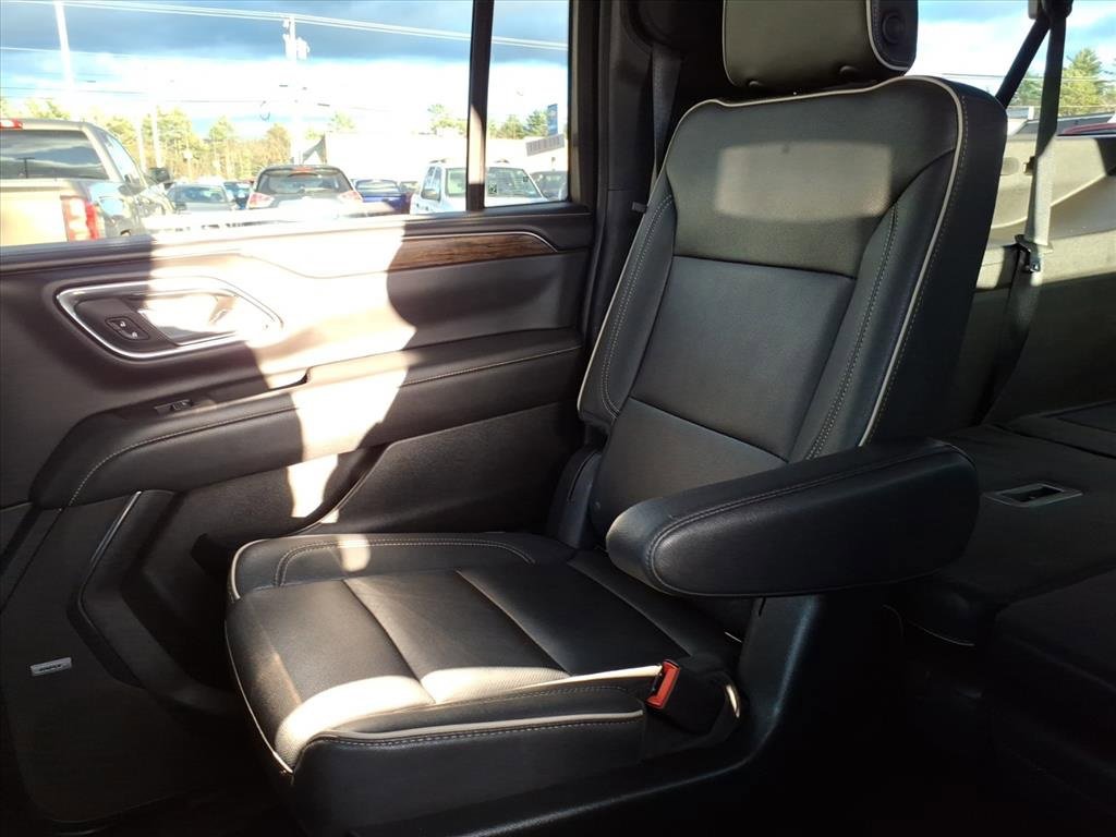 Used 2023 Chevrolet Suburban Premier image 16