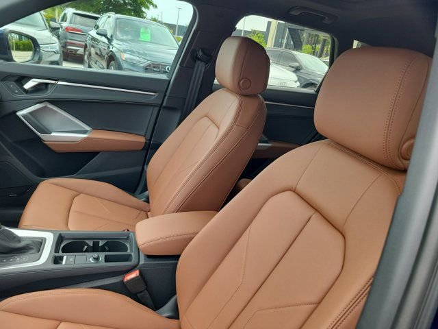 Certified 2025 Audi Q3 2.0T Premium Plus w/ Premium Plus Package AWD/4WD image 9