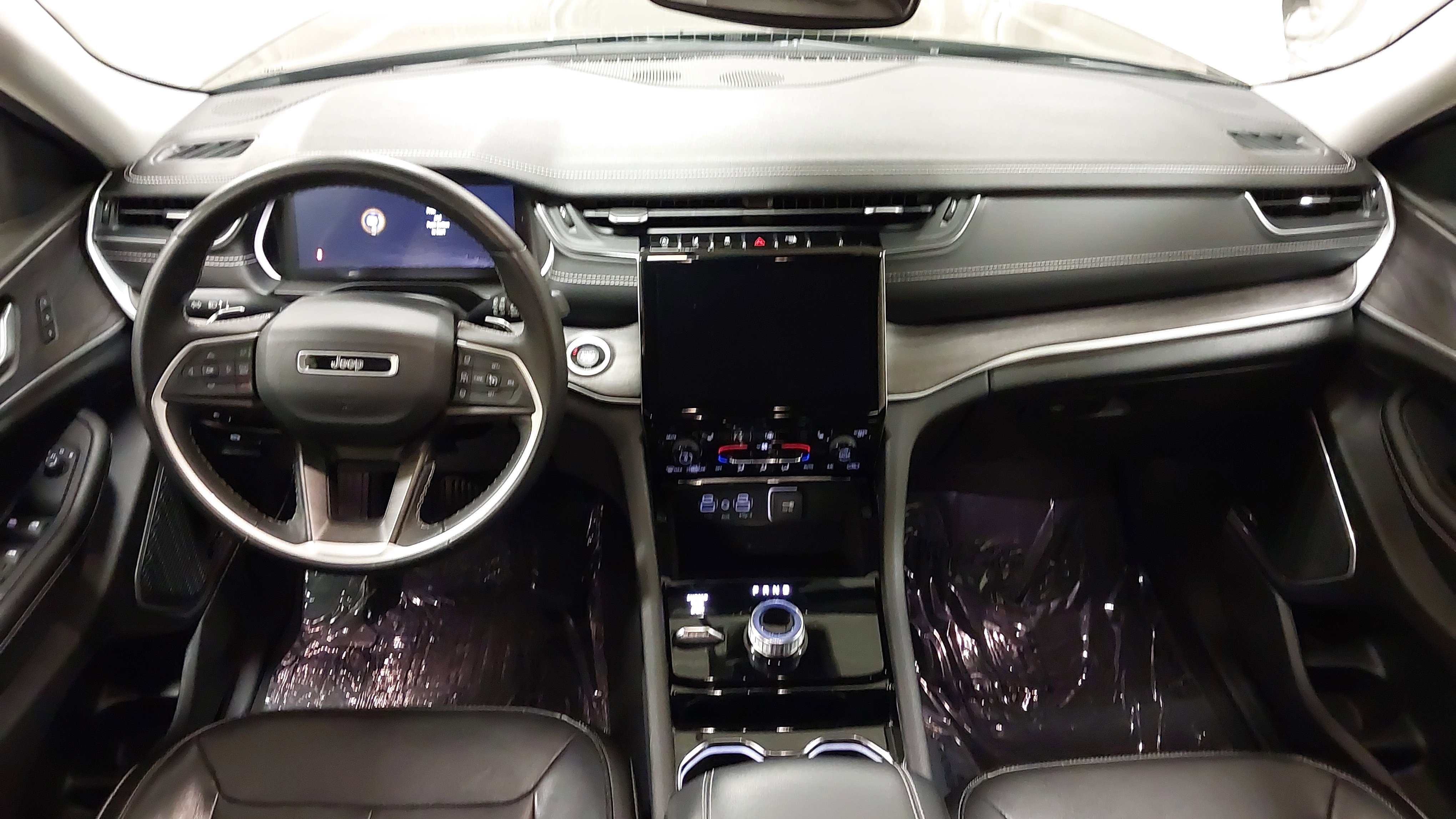 Used 2022 Jeep Grand Cherokee L Limited w/ Black Appearance Package AWD/4WD image 32