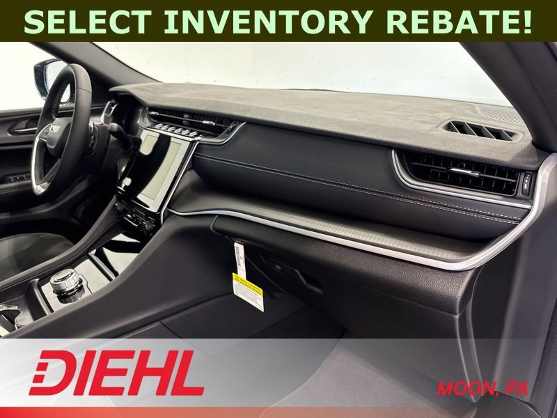New 2025 Jeep Grand Cherokee Altitude w/ Trailer Tow Package AWD/4WD image 16