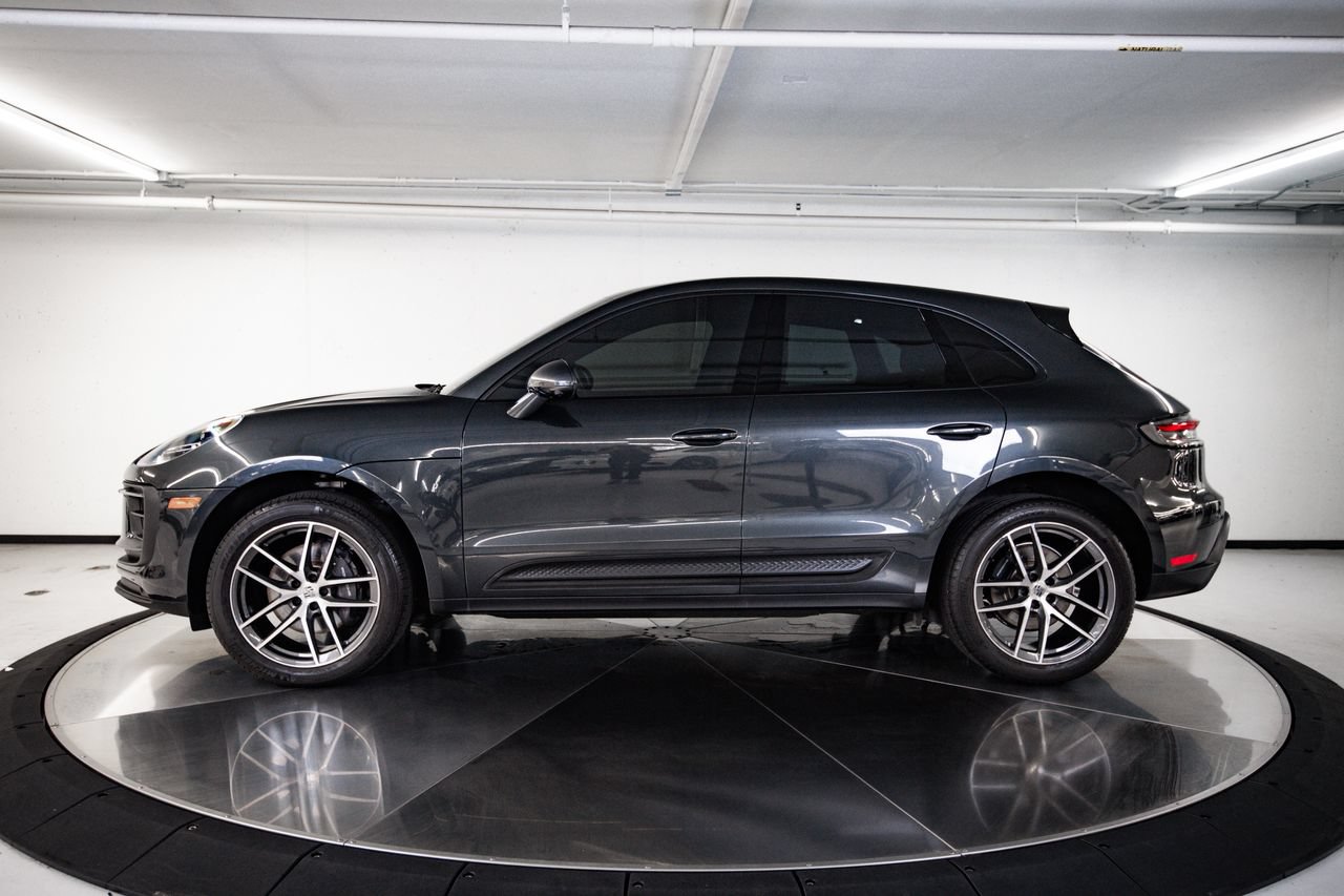Certified 2024 Porsche Macan AWD/4WD image 2