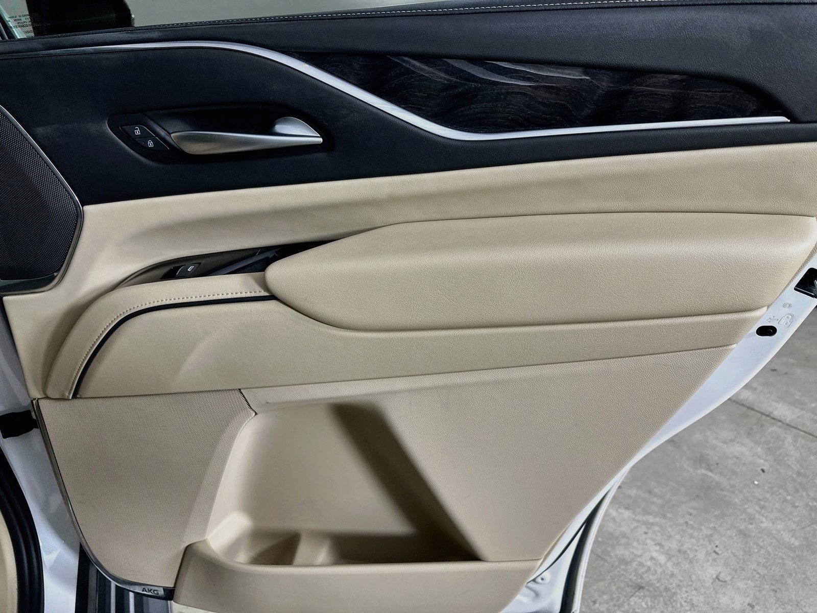 Used 2023 Cadillac Escalade Premium Luxury RWD image 41