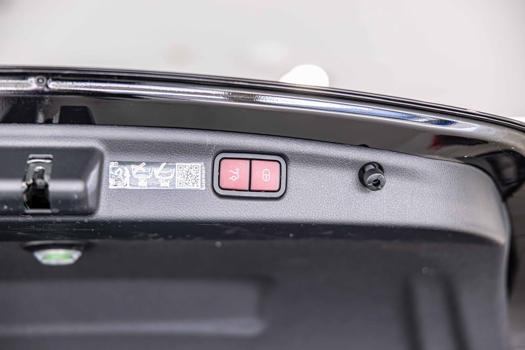 Used 2024 Mercedes-Benz C 300 4MATIC Sedan w/ AMG Line w/ Night Package image 18