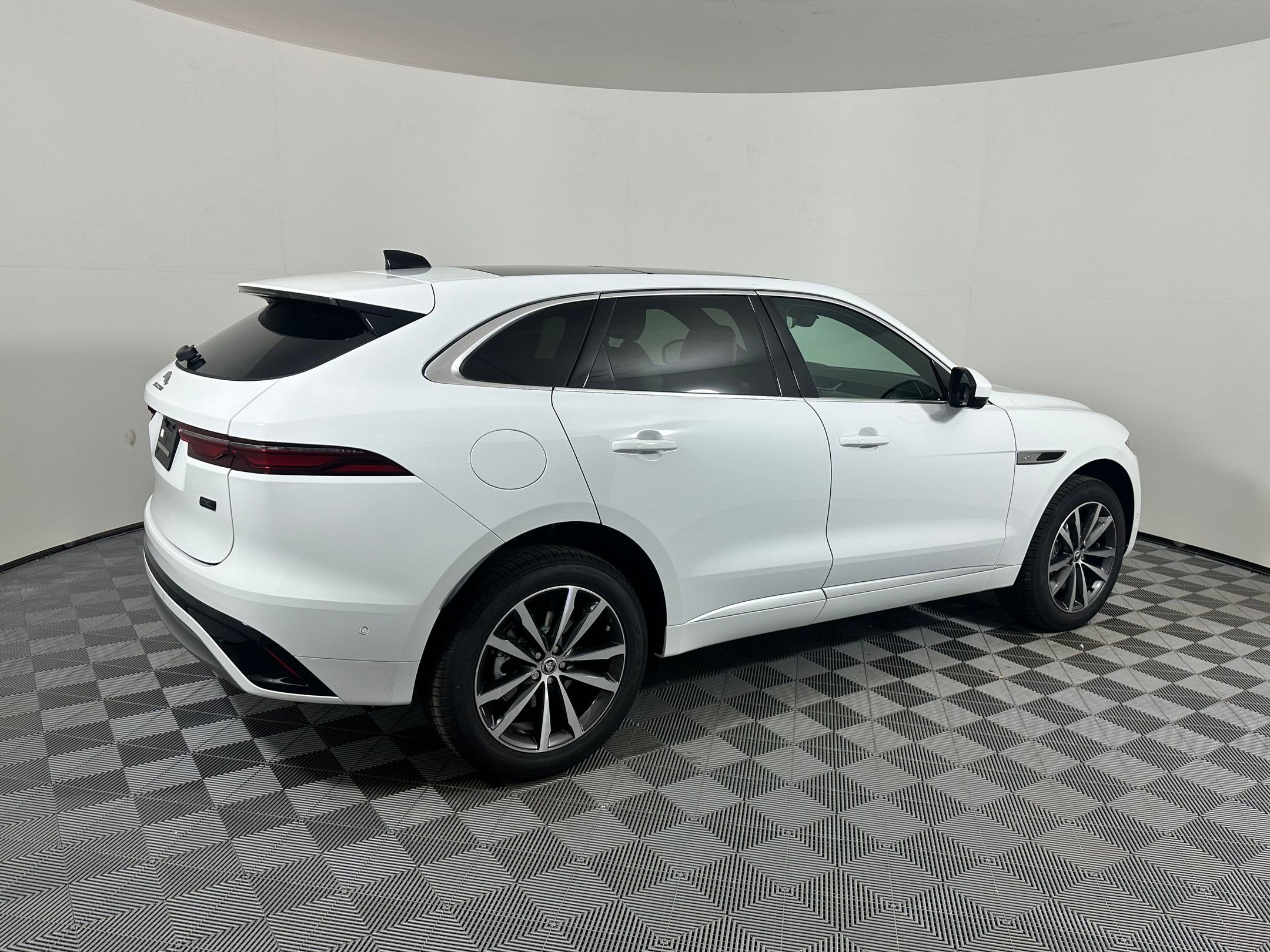New 2026 Jaguar F-PACE R-Dynamic S image 7