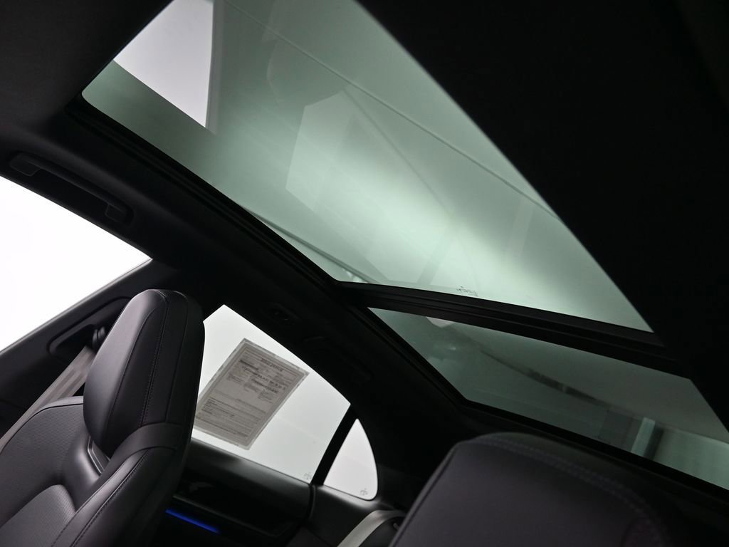 Certified 2025 Porsche Macan Electric image 11