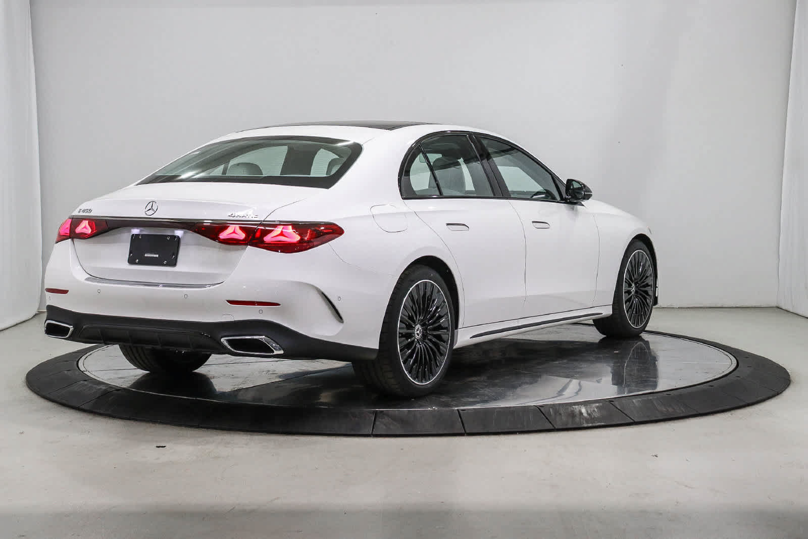 New 2027 Mercedes-Benz E 450 4MATIC Sedan image 4