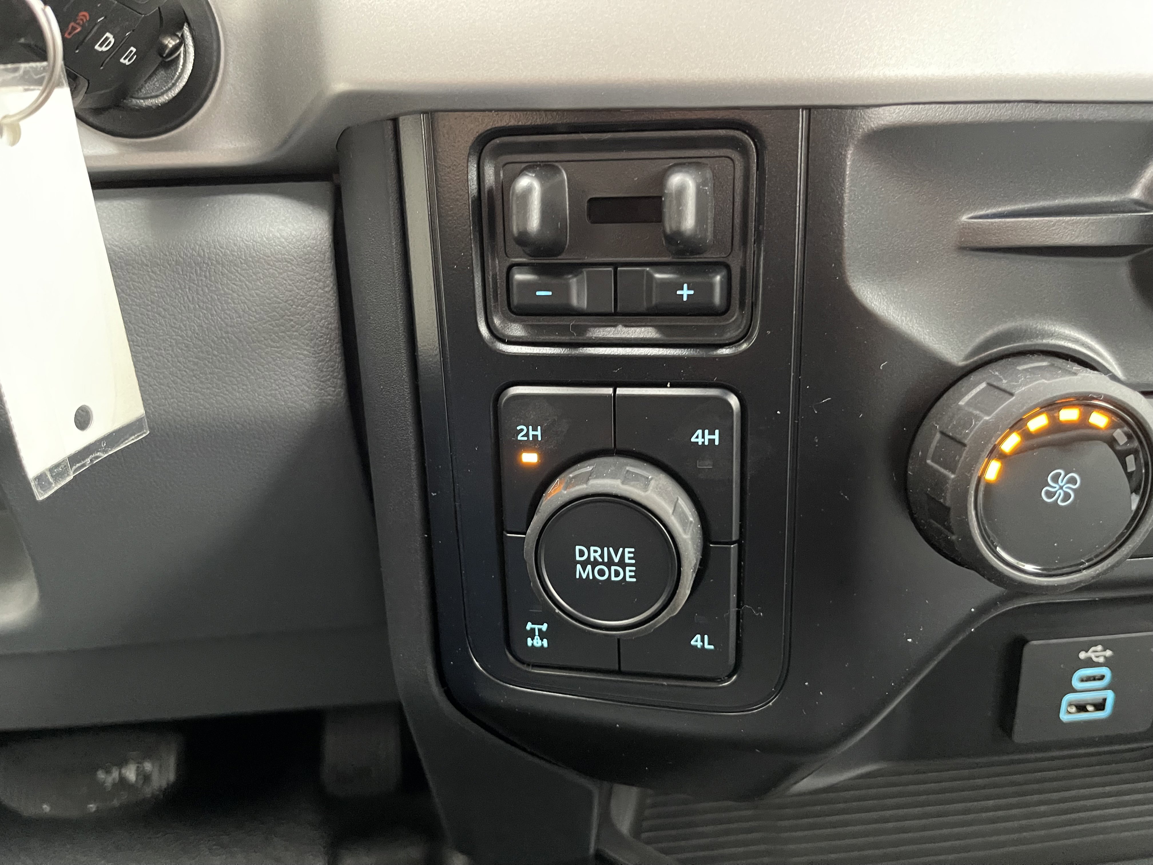 New 2026 Ford F250 XL w/ XL Chrome Package image 19