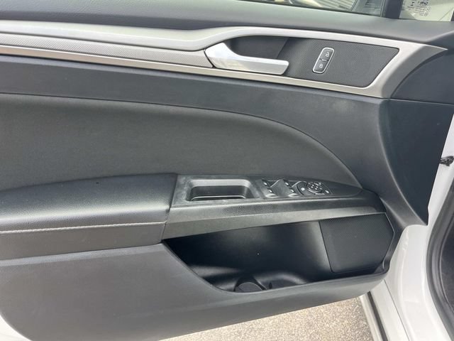 Used 2019 Ford Fusion SE FWD image 21