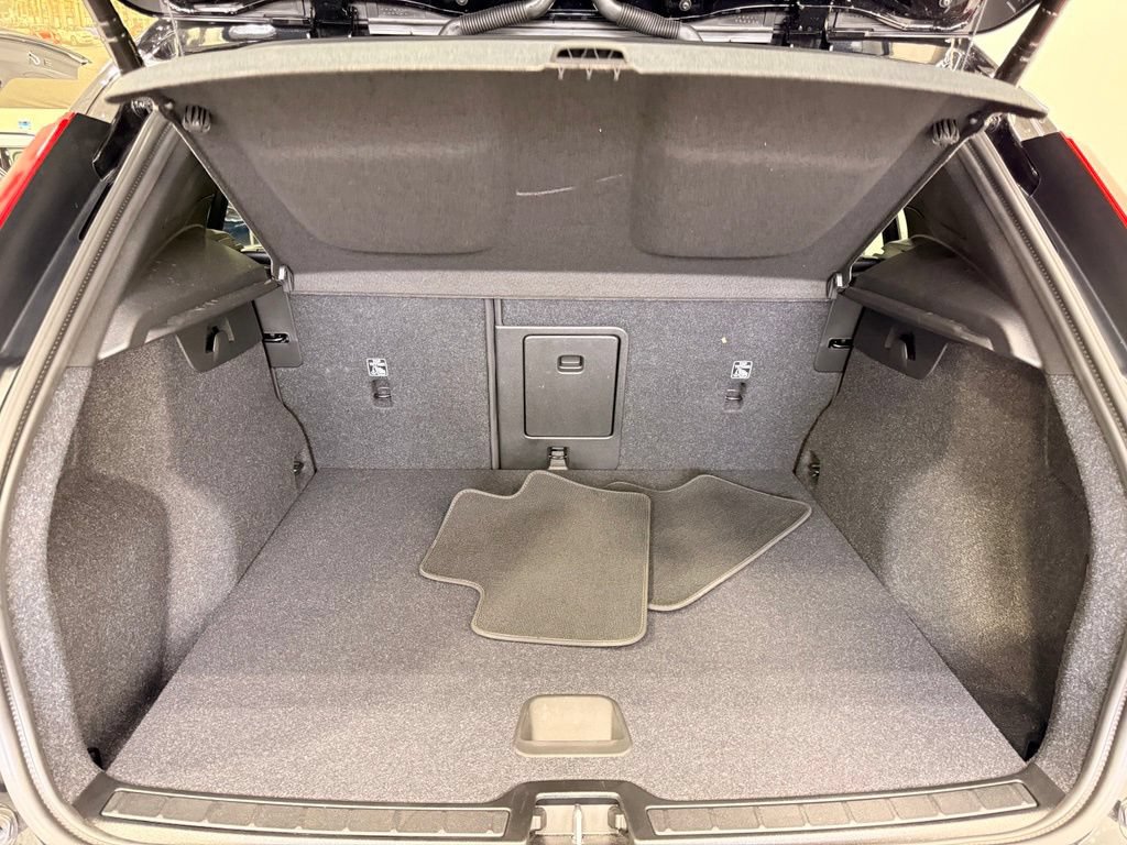 Used 2026 Volvo XC40 B5 Core AWD/4WD image 23