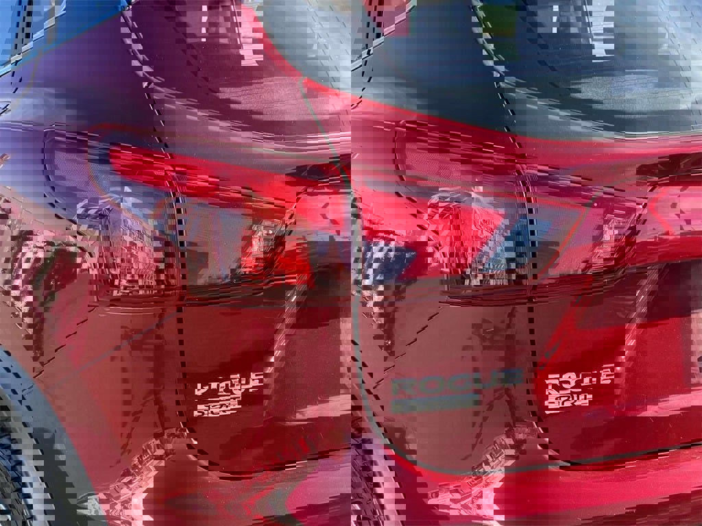 Certified 2019 Nissan Rogue Sport SV image 9