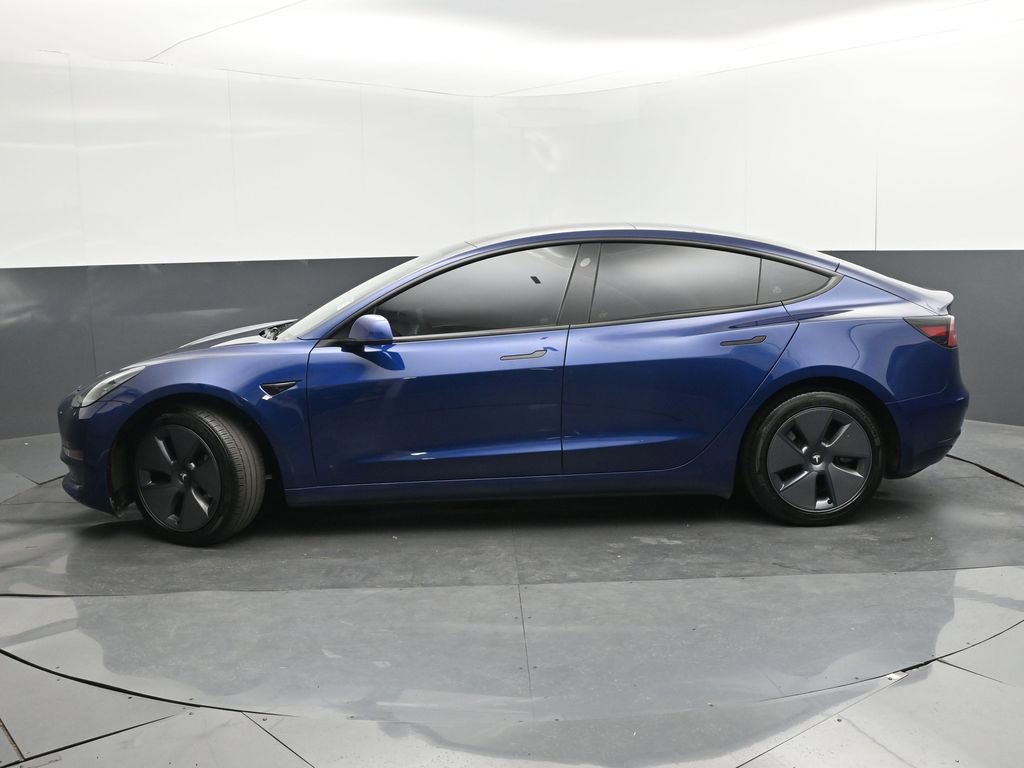 Used 2023 Tesla Model 3 Standard Range image 3