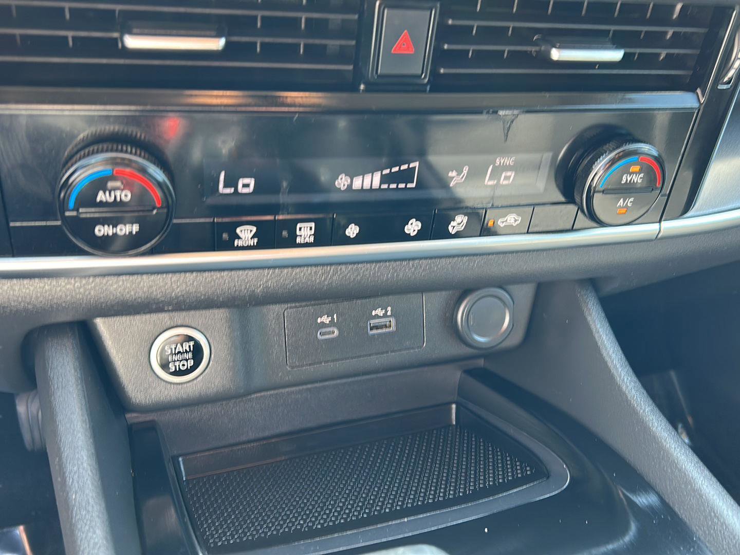 Used 2021 Nissan Rogue SV AWD/4WD image 12